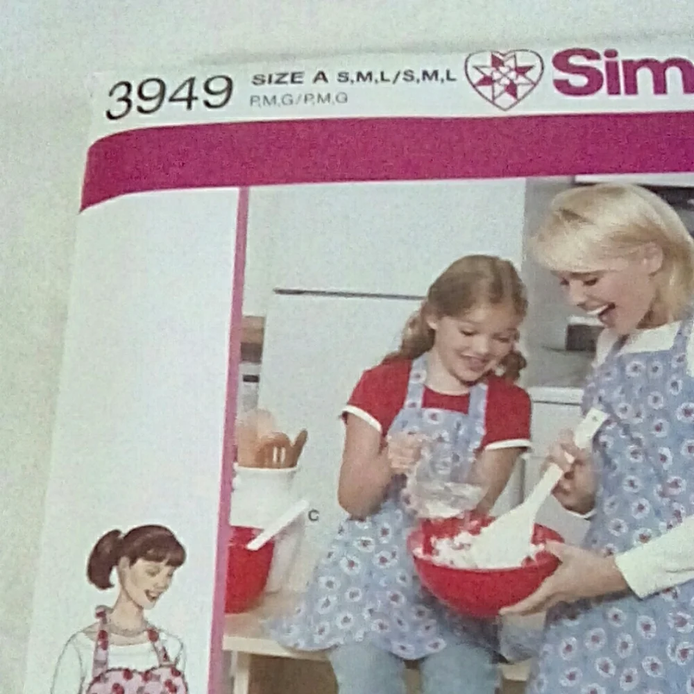 Simplicity 3949 Misses' & Child's Apron in 3 style